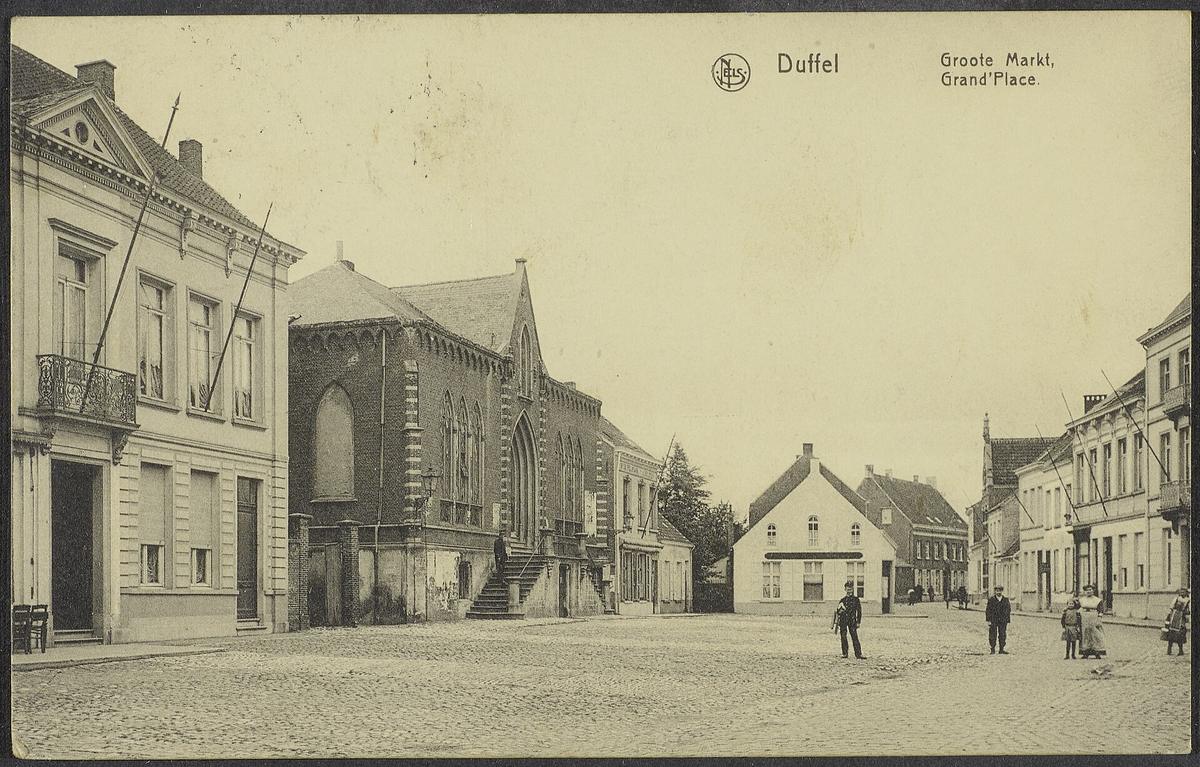 Oude postkaart van de Groote Markt in Duffel